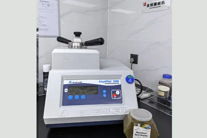 Metallographic mounting press